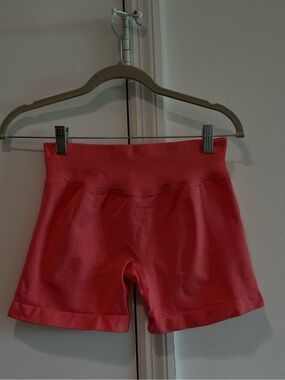 Seamless Scrunch Butt High Waisted Workout Shorts Size Medium Coral Pink